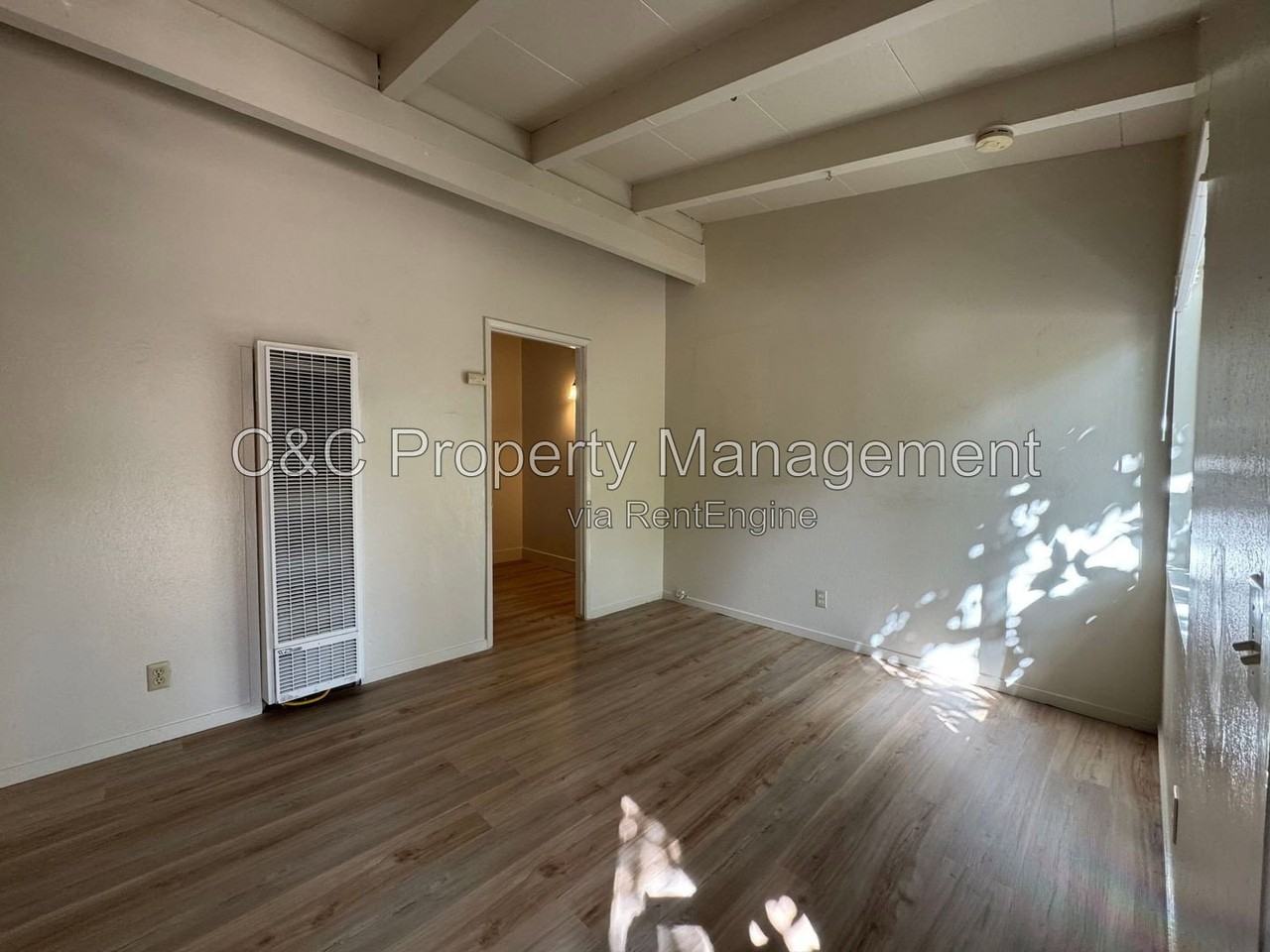 871 Hawthorne St #D - Photo 7 of 8