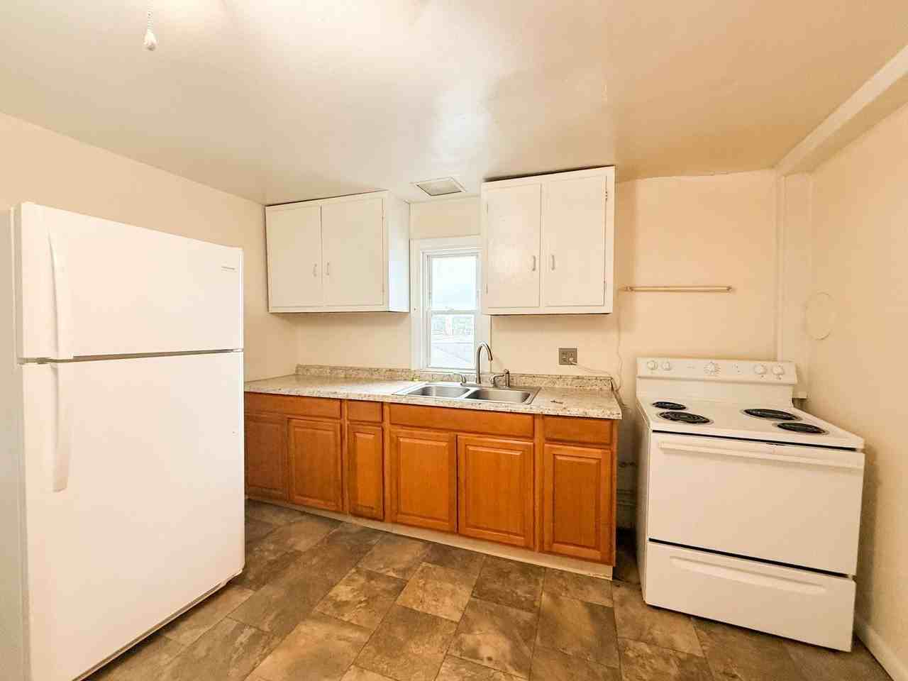560 N Pine St #2 - Photo 4 of 9