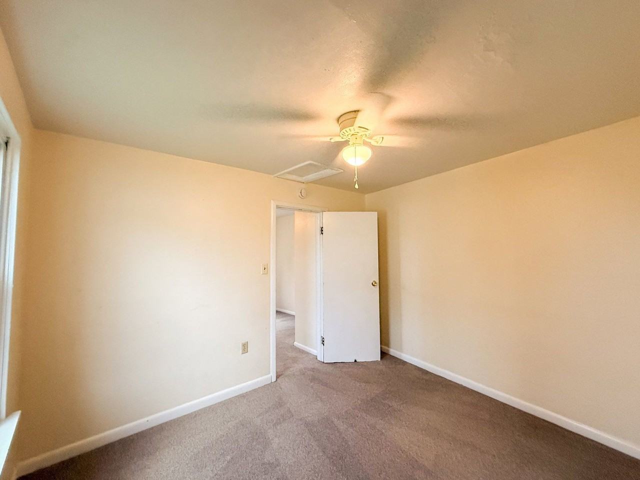 560 N Pine St #2 - Photo 7 of 9