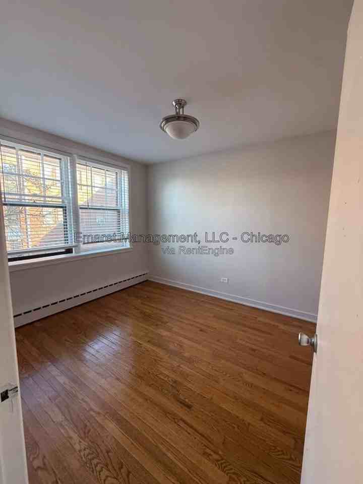 2425 W Berwyn Ave #2A - Photo 5 of 8