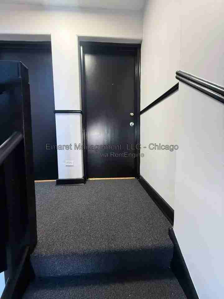 2425 W Berwyn Ave #2A - Photo 6 of 8