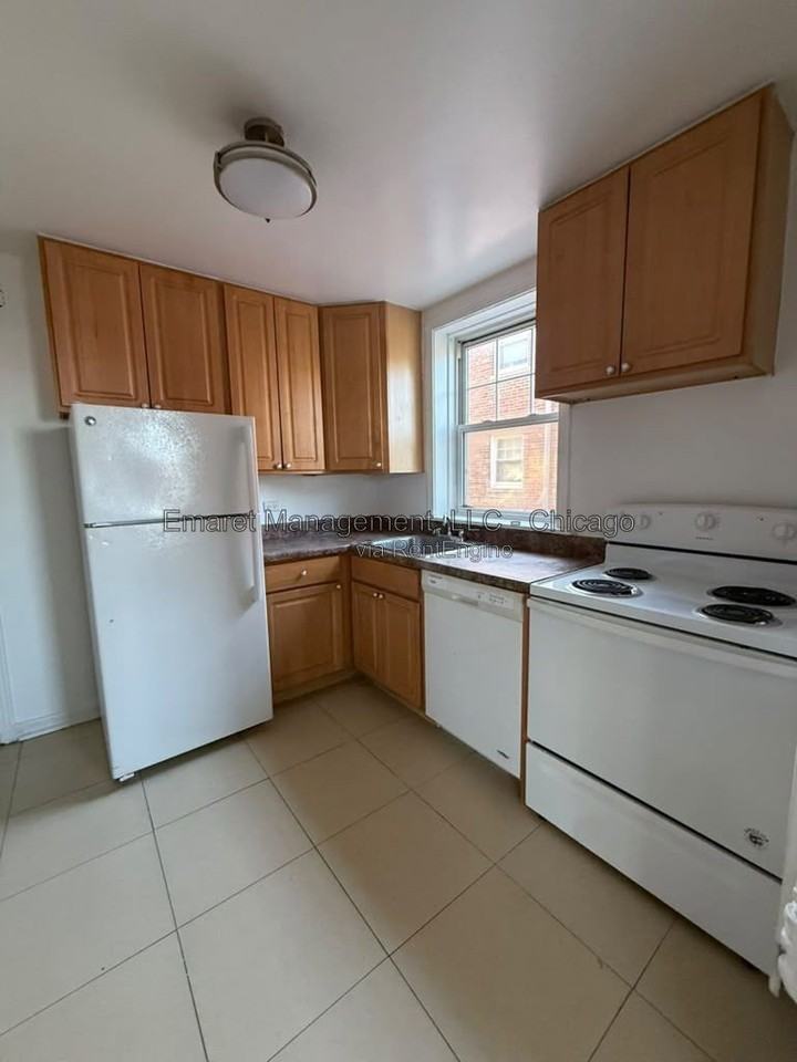 2425 W Berwyn Ave #2A - Photo 7 of 8