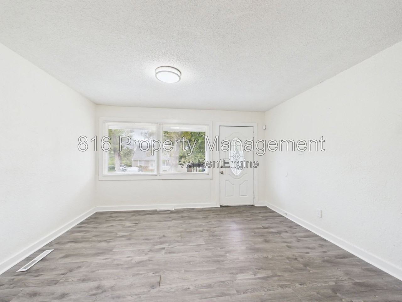 7509 E 49th St - Photo 2 of 31