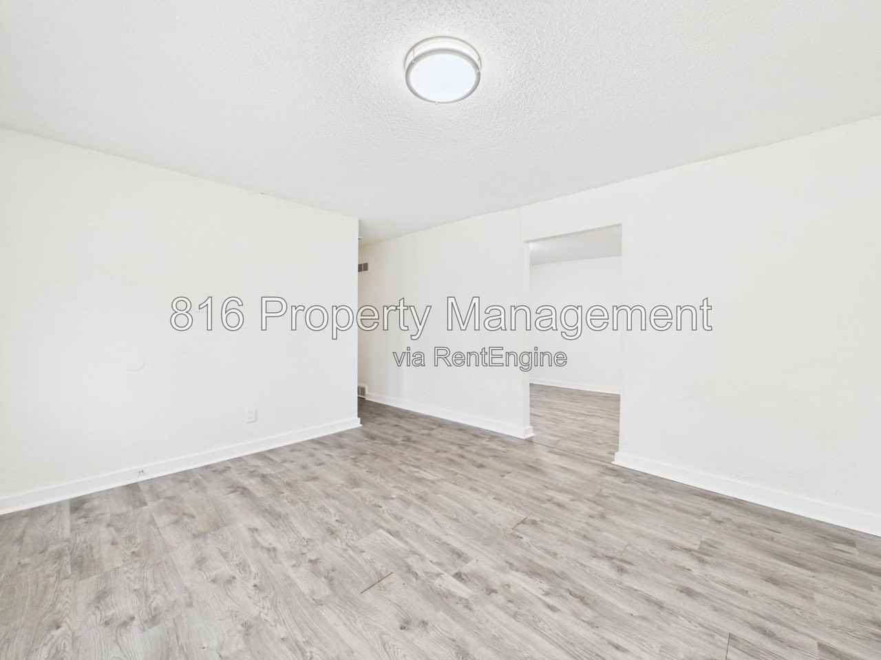 7509 E 49th St - Photo 3 of 31