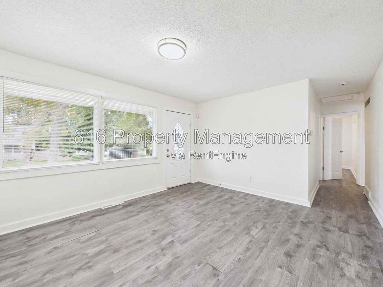 7509 E 49th St - Photo 4 of 31