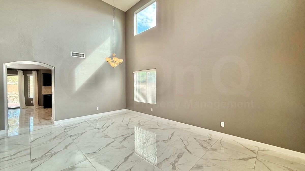 3454 E Crescent Way - Photo 7 of 27