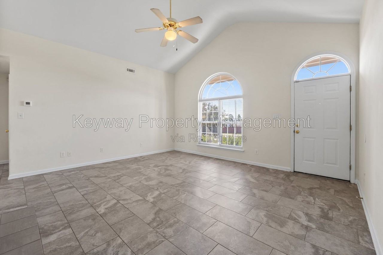 1513 Sandstone Ln - Photo 4 of 23