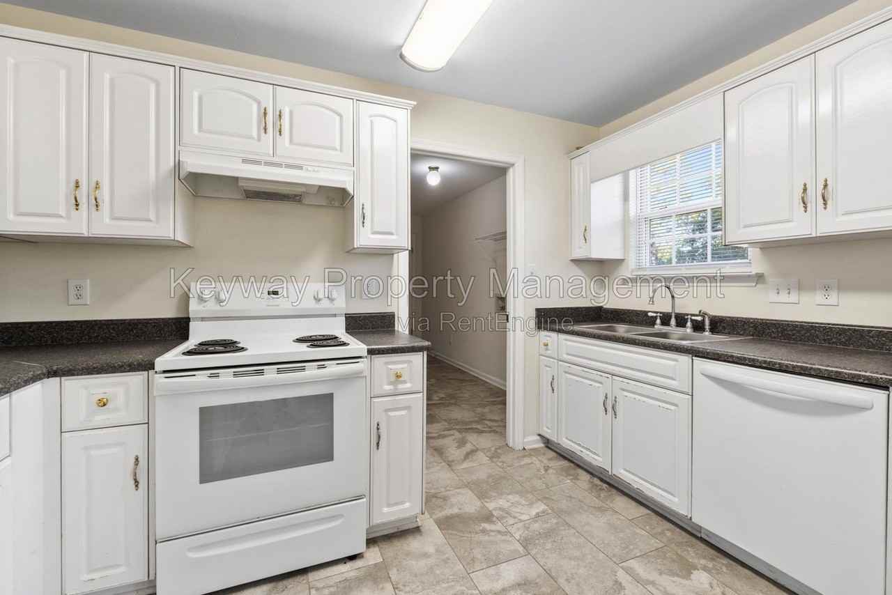 1513 Sandstone Ln - Photo 7 of 23