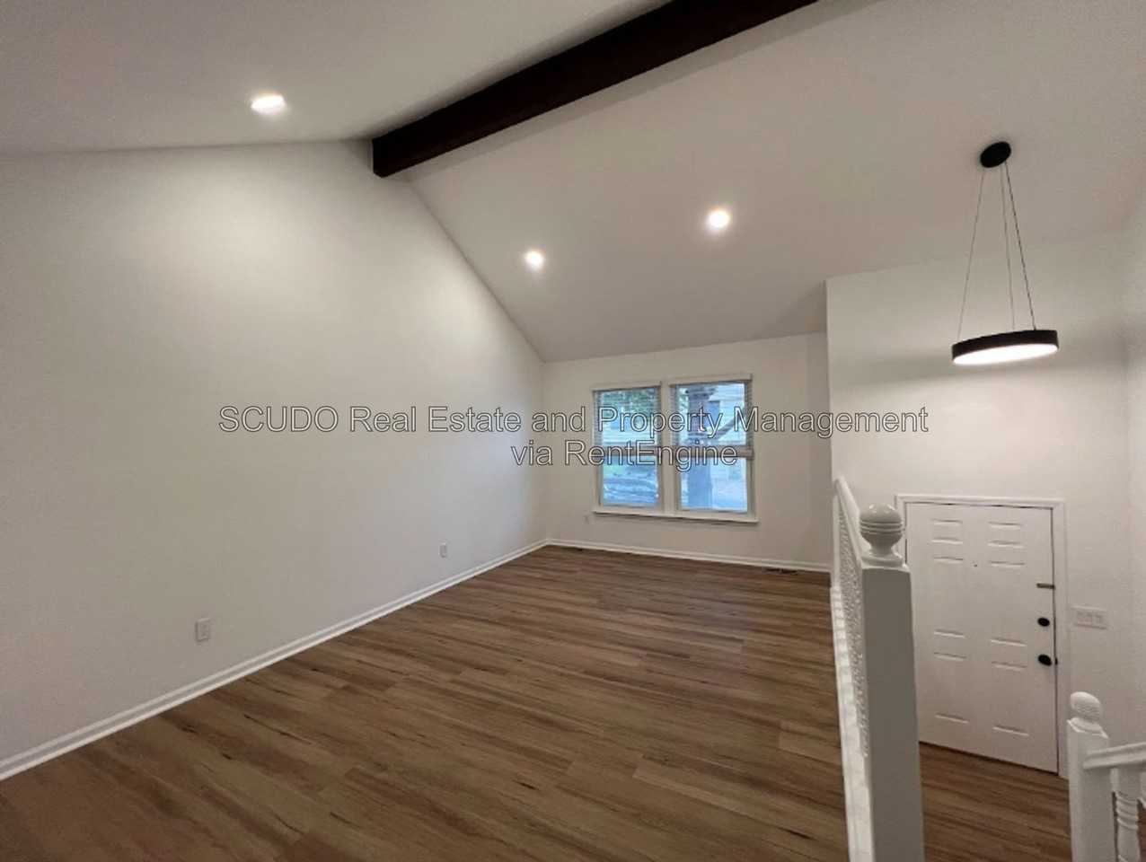 4640 Bell St - Photo 4 of 14