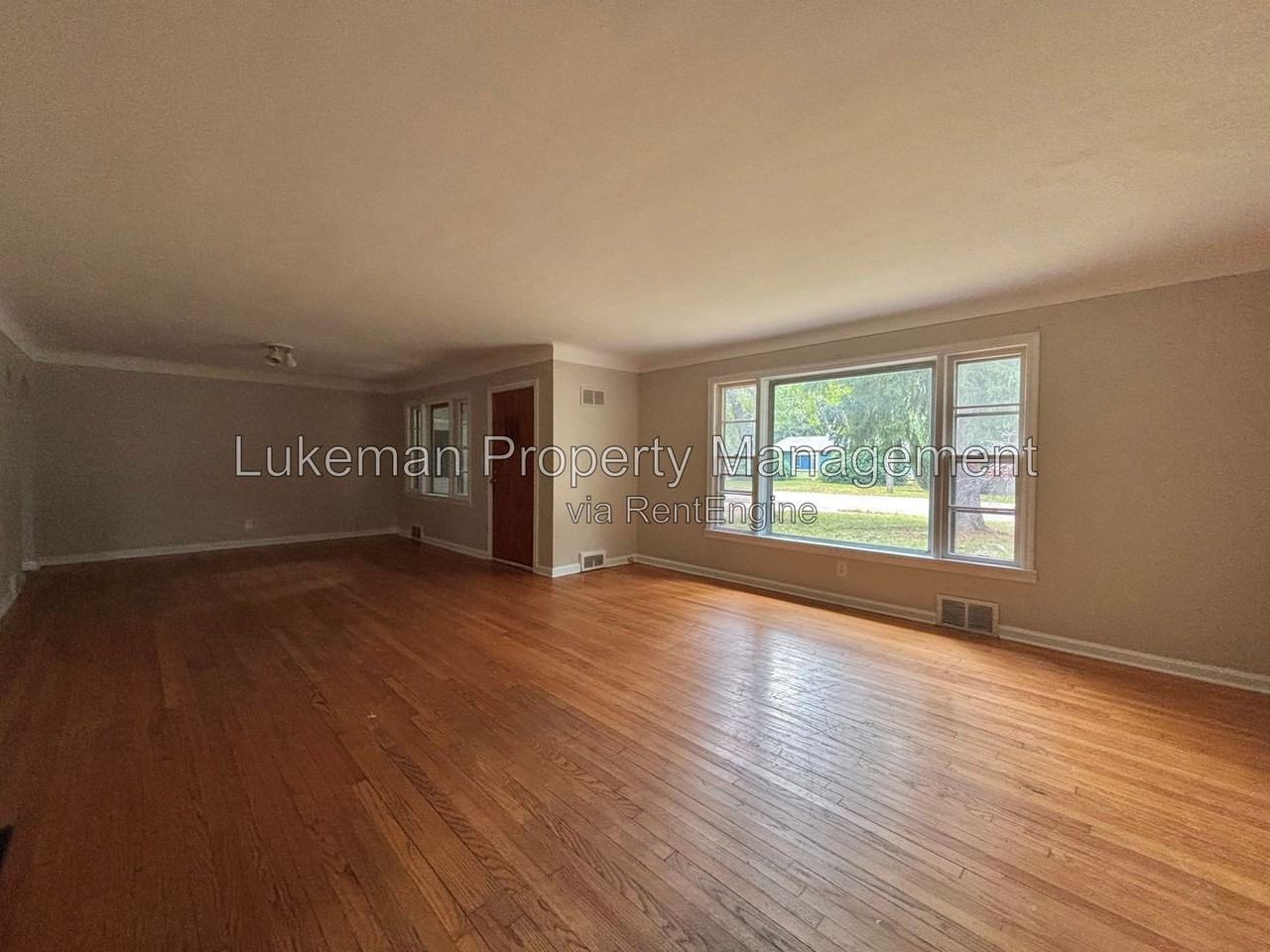933 Westfall Ave - Photo 3 of 16