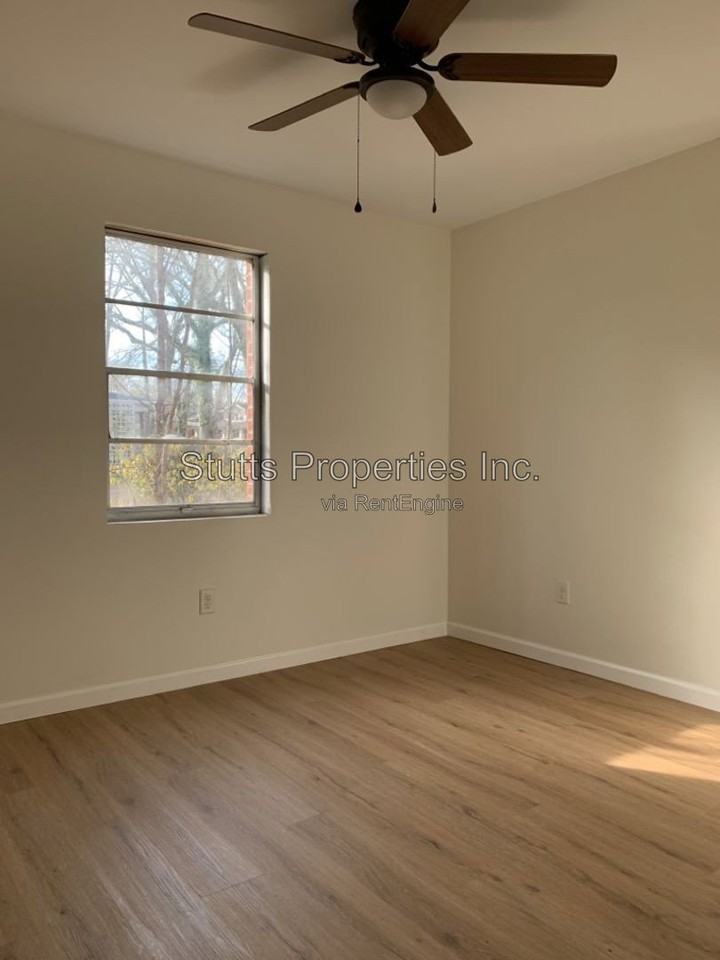 927 Sherrod Ave #8 - Photo 4 of 12