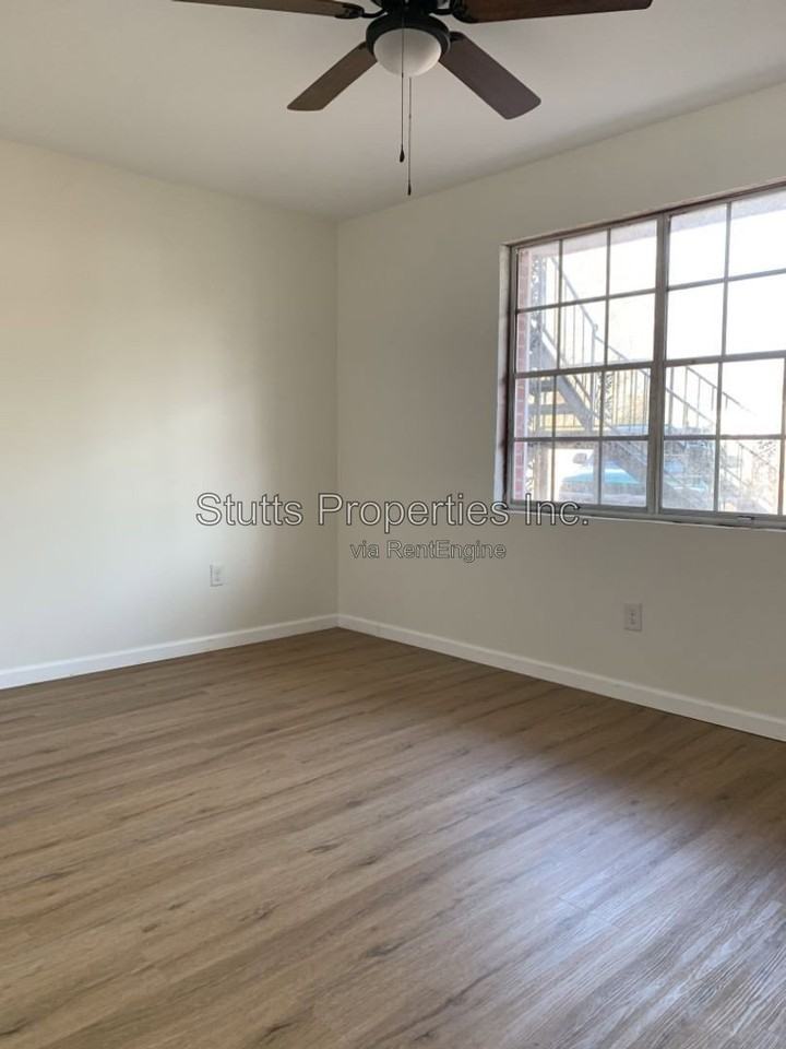 927 Sherrod Ave #8 - Photo 6 of 12