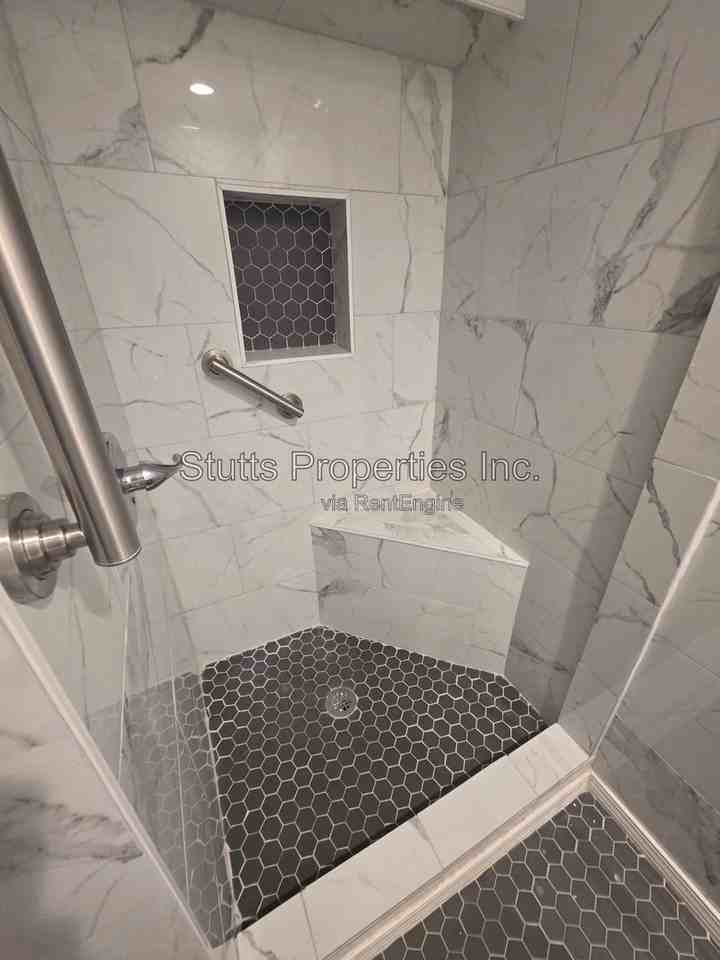 316 N Chestnut St #A - Photo 3 of 8