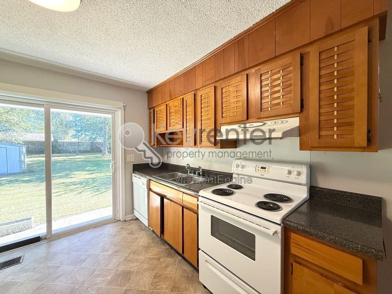 1416 Dover Ln #B - Photo 6 of 11