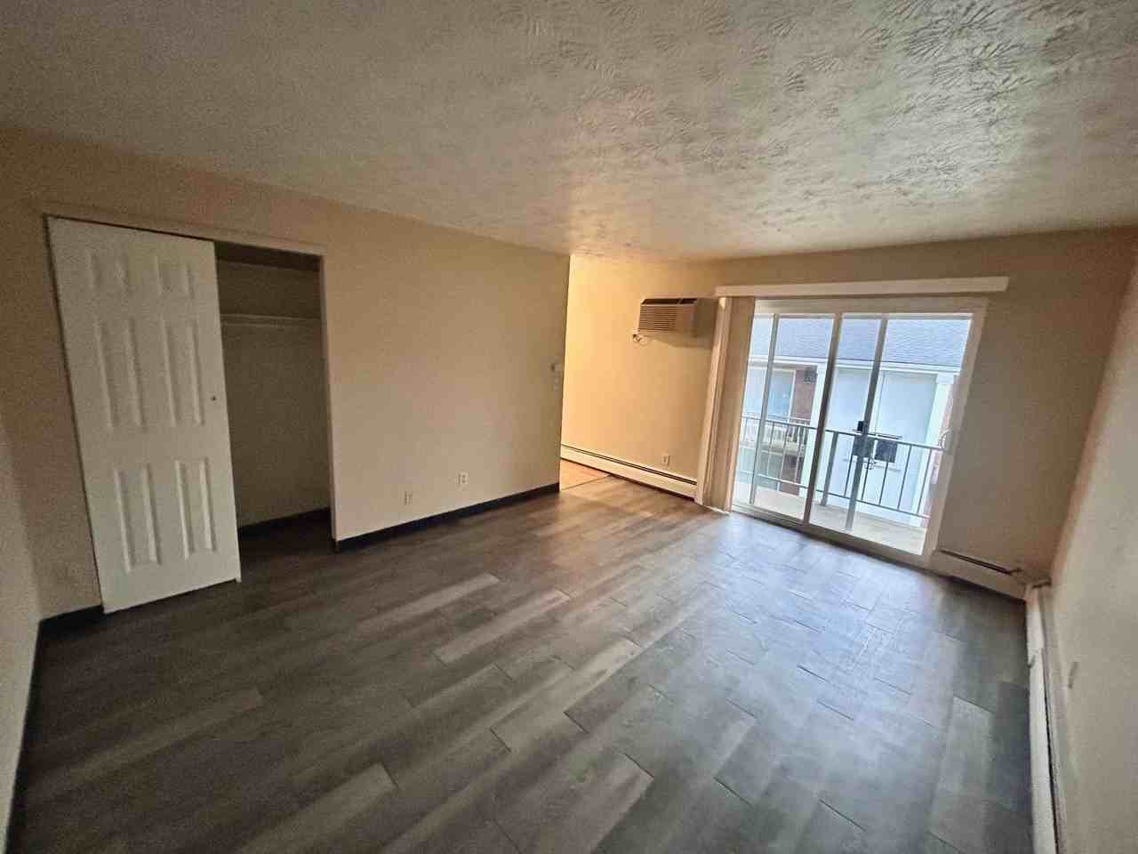 2457 Montana Ave #09 - Photo 2 of 9