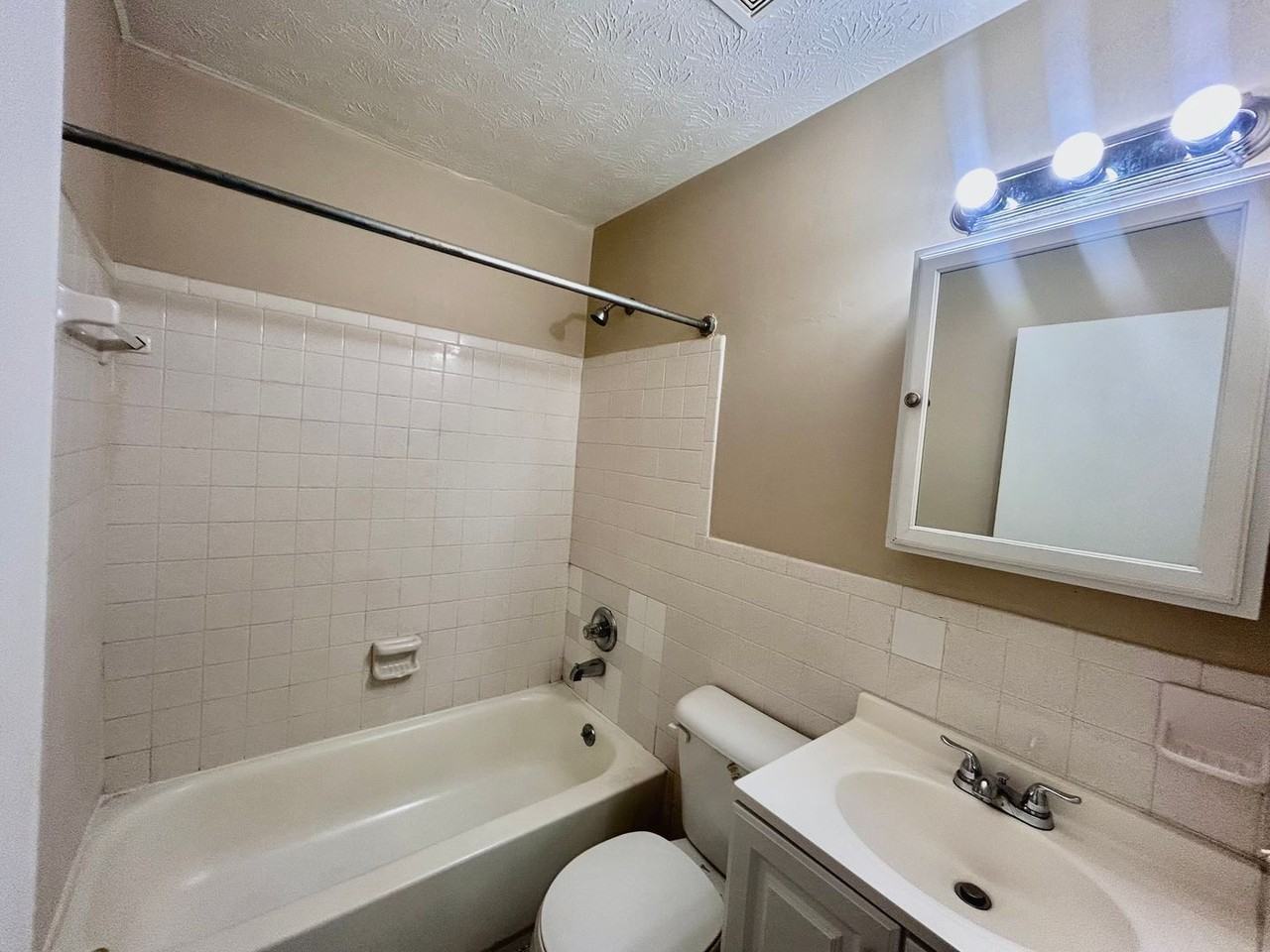 2457 Montana Ave #09 - Photo 6 of 9