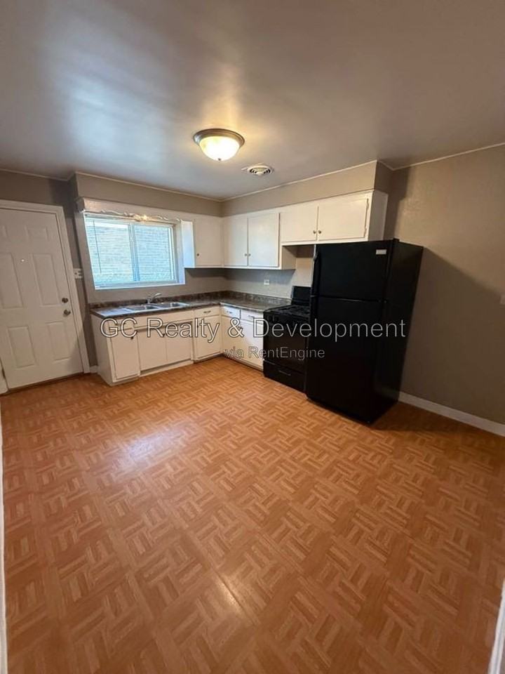 9256 S Merrill Ave - Photo 3 of 7