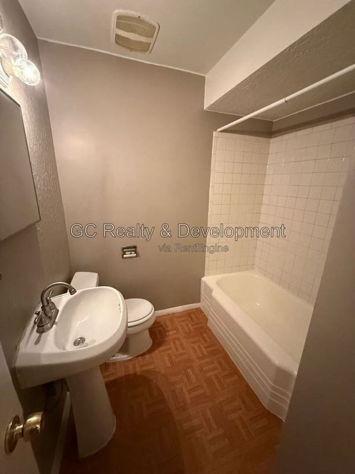 9256 S Merrill Ave - Photo 5 of 7