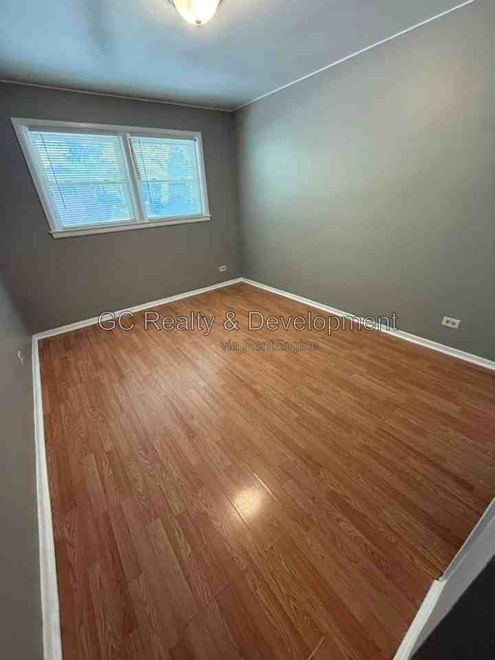 9256 S Merrill Ave - Photo 6 of 7