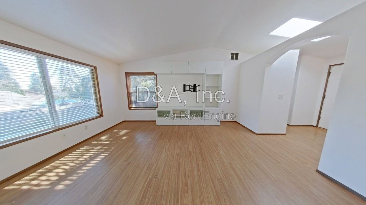 305 Tasman Pl - Photo 2 of 15