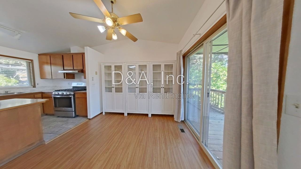 305 Tasman Pl - Photo 5 of 15