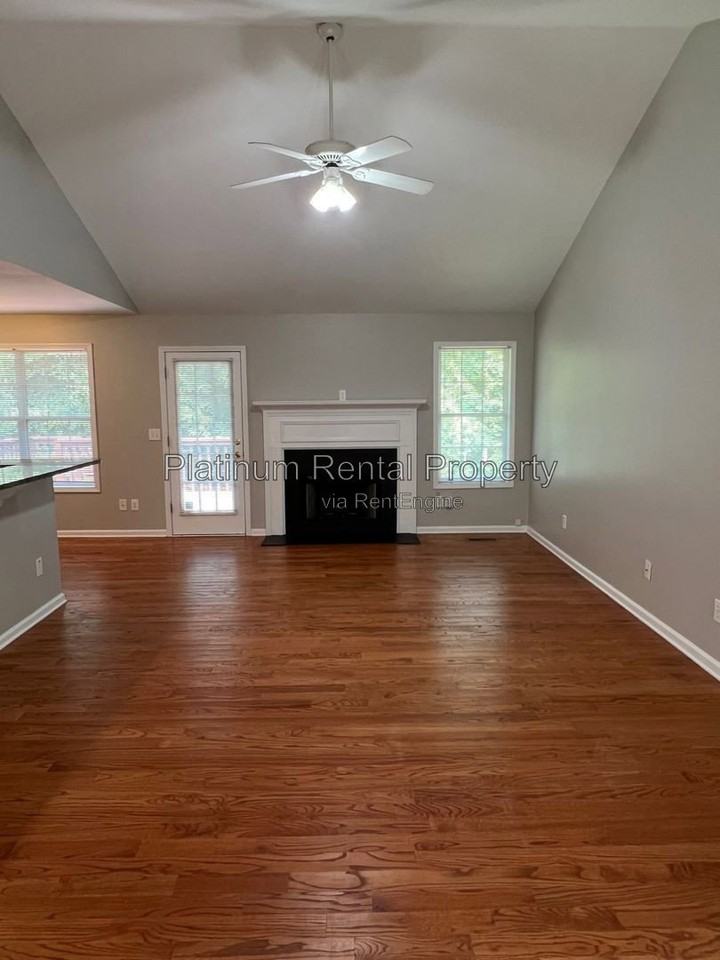 4045 Piper Glen Dr - Photo 4 of 34