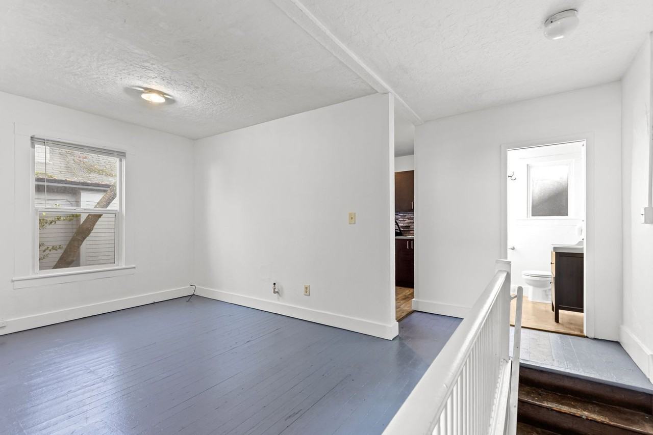 2466 Nw Vaughn St - Photo 3 of 14