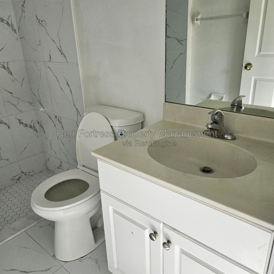 1127 Croquet St E - Photo 7 of 11