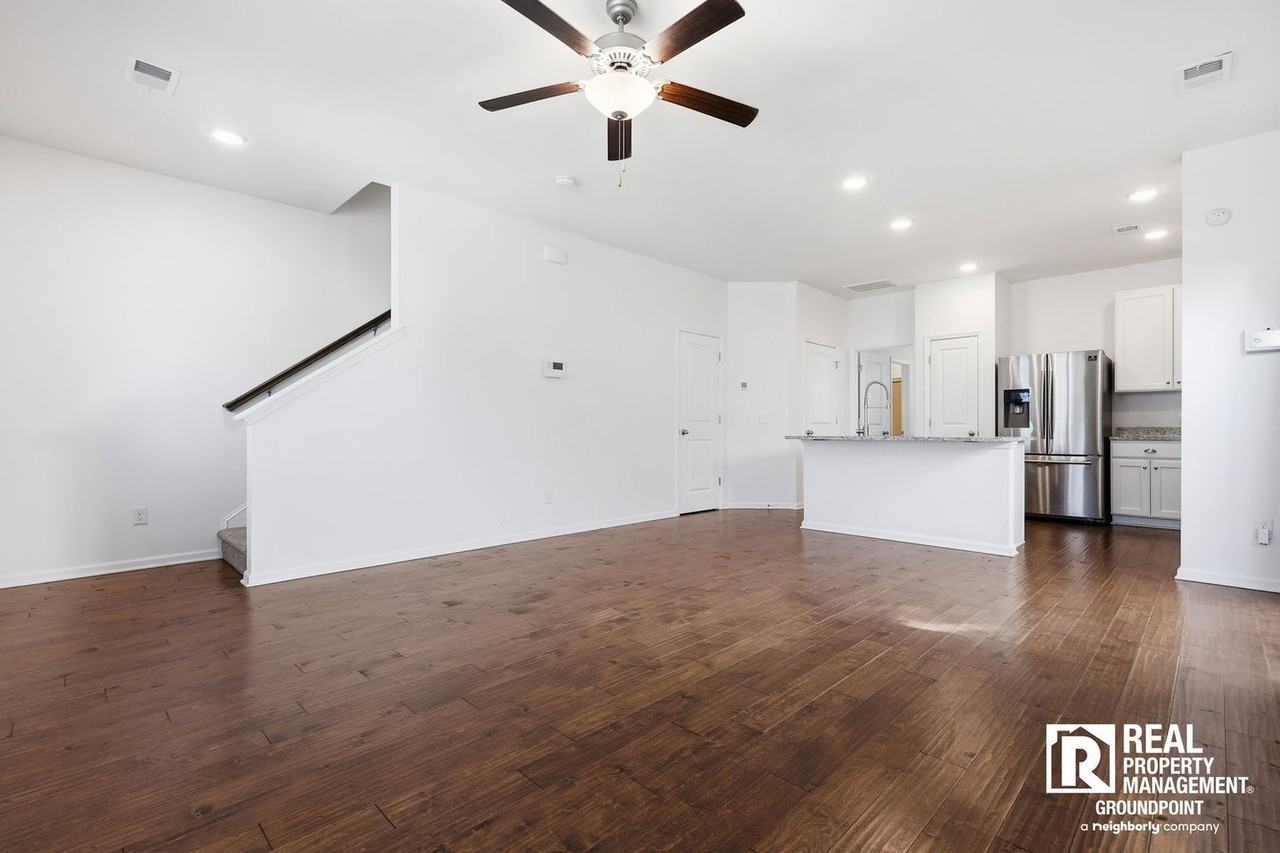 195 Woodward Rd - Photo 4 of 22