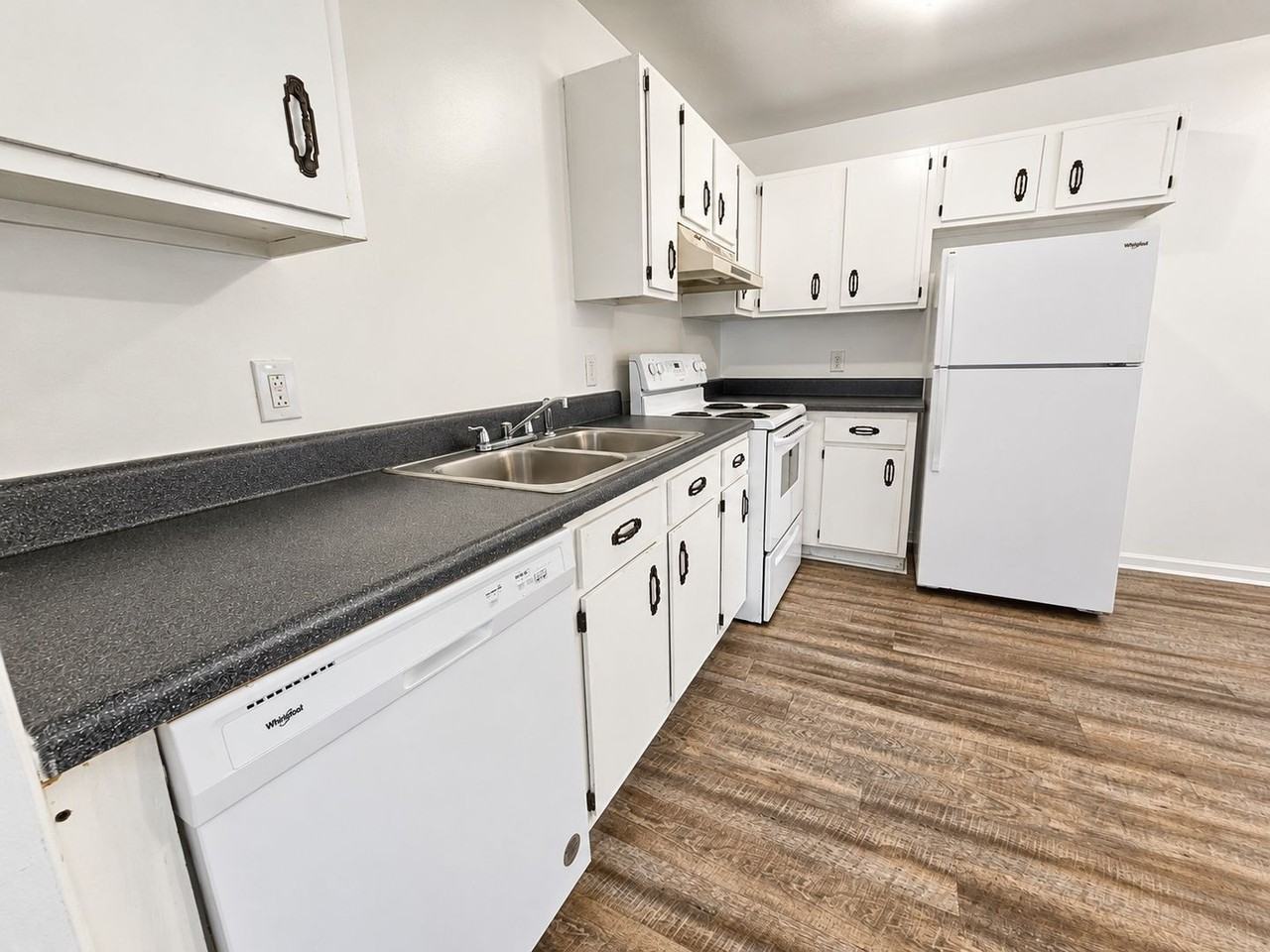 91 Nicole Ln - Photo 4 of 14