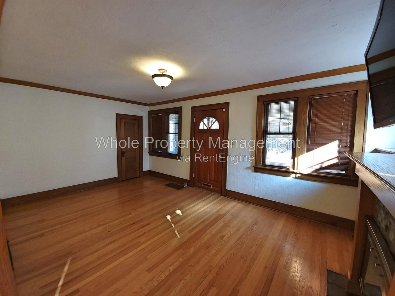 687 S Ogden St - Photo 4 of 24