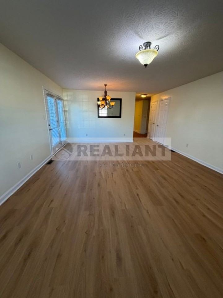 358 Williamsburg Ln - Photo 3 of 12