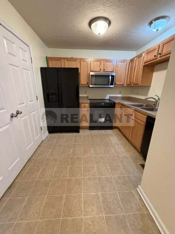 358 Williamsburg Ln - Photo 5 of 12