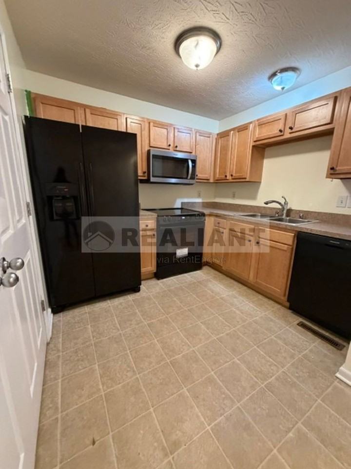 358 Williamsburg Ln - Photo 6 of 12