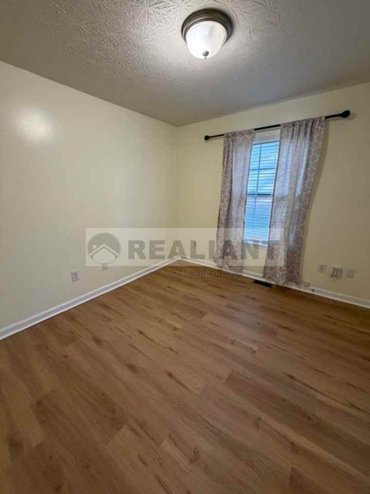 358 Williamsburg Ln - Photo 7 of 12