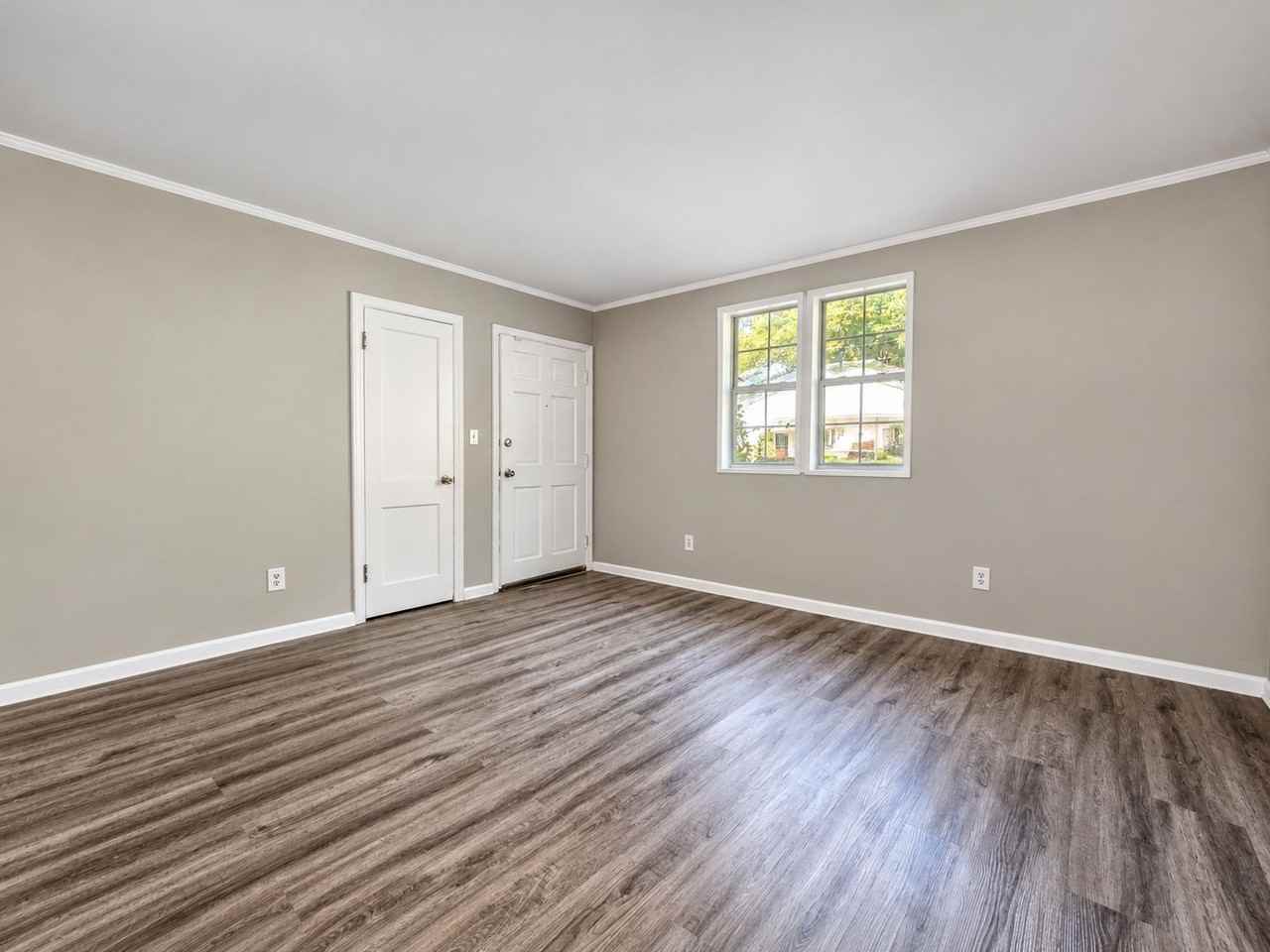 3302 Pinewood Ave #3 - Photo 3 of 10