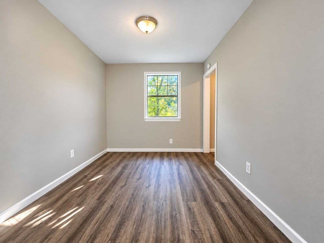 3302 Pinewood Ave #3 - Photo 4 of 10