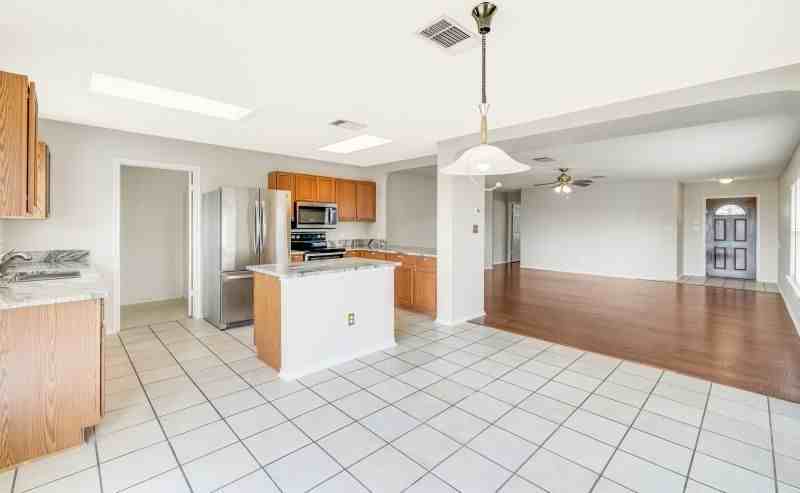 17623 Dansworth Dr - Photo 2 of 46