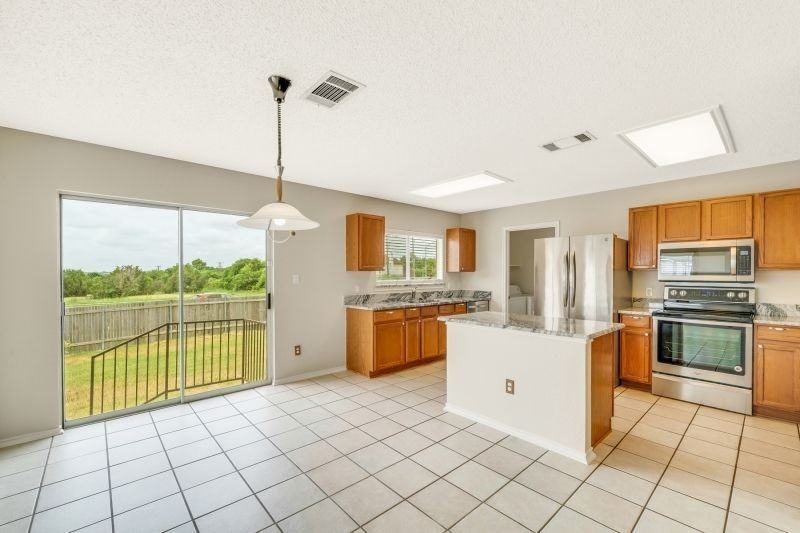 17623 Dansworth Dr - Photo 5 of 46
