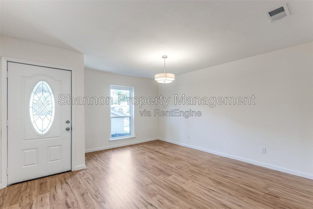 2514 Riata Ln - Photo 3 of 25