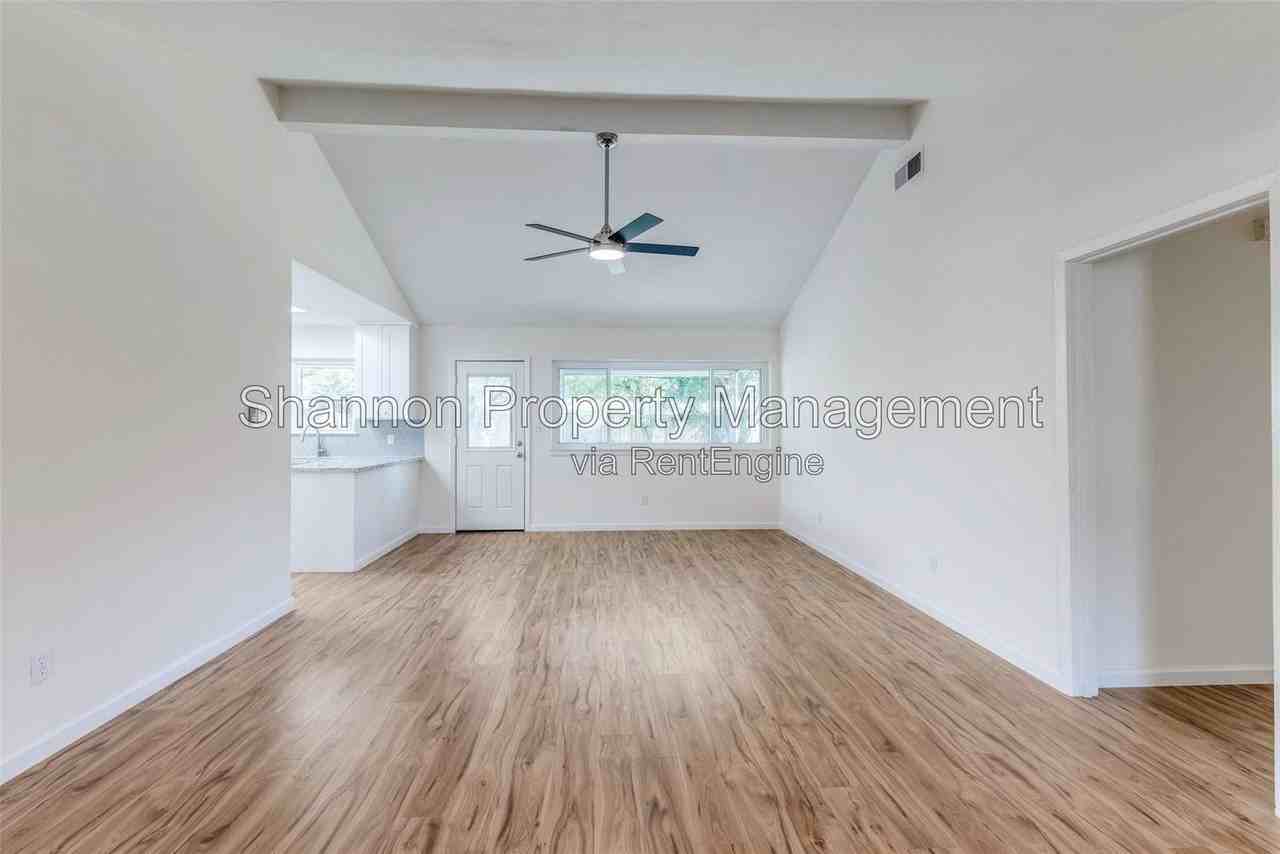 2514 Riata Ln - Photo 4 of 25
