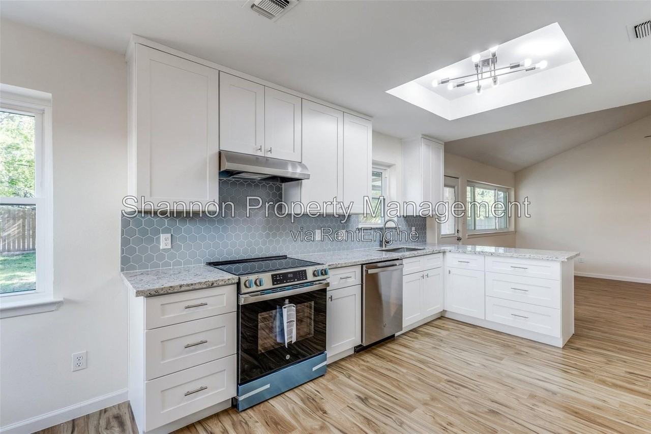 2514 Riata Ln - Photo 6 of 25