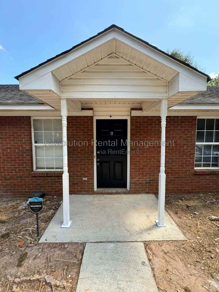 733 Stallings Rd #E - Photo 2 of 11