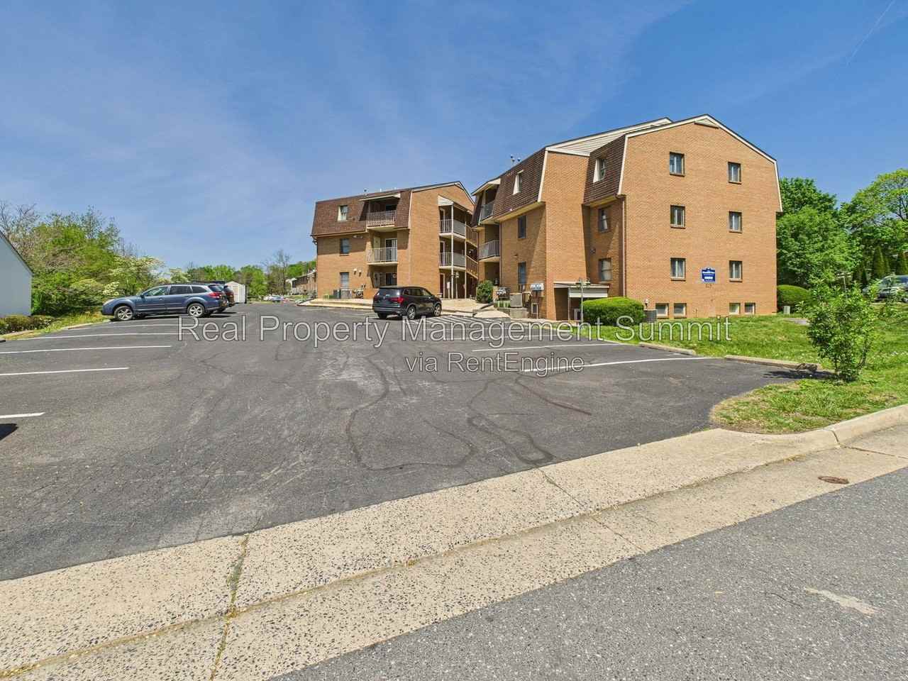 325 Campbell St #B4 - Photo 2 of 5