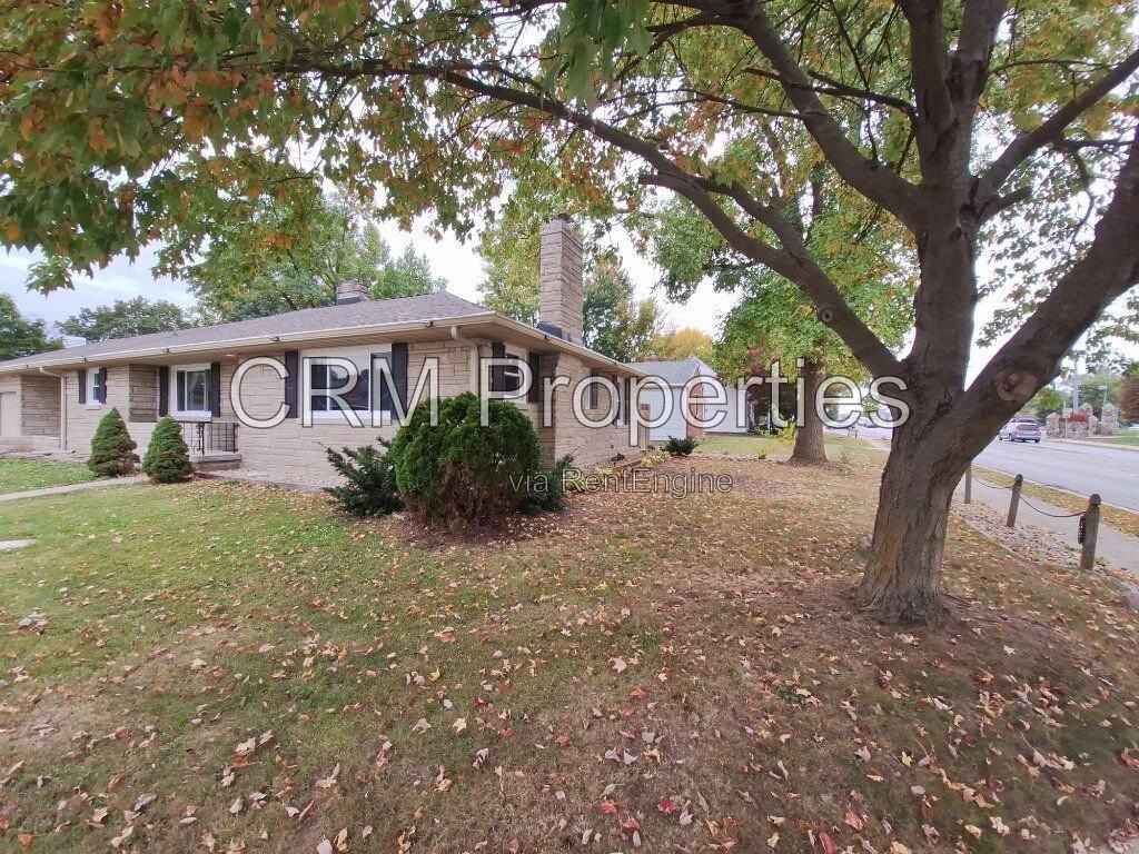 105 S Forest Dr - Photo 2 of 24