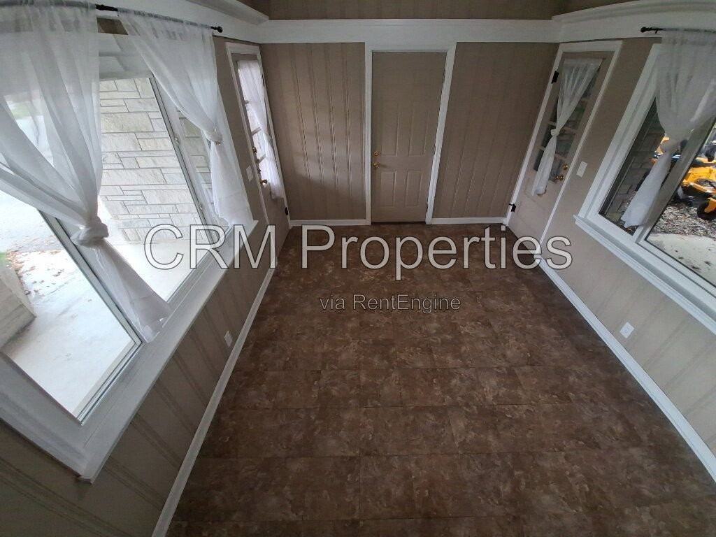 105 S Forest Dr - Photo 3 of 24
