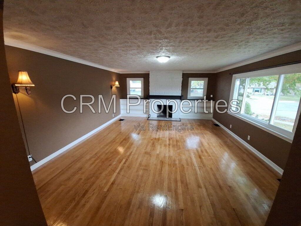 105 S Forest Dr - Photo 5 of 24