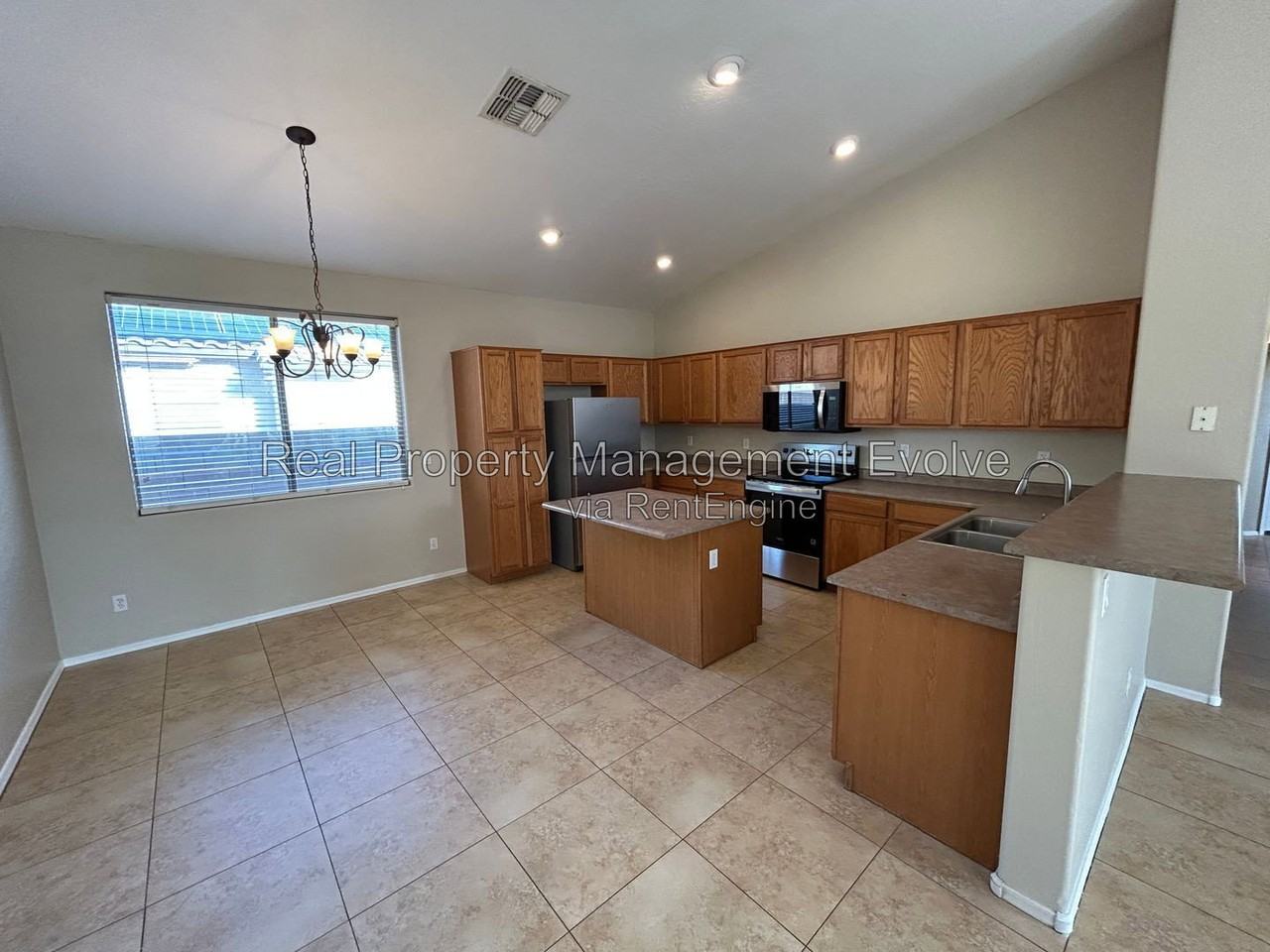 17052 W Nottingham Way - Photo 2 of 16