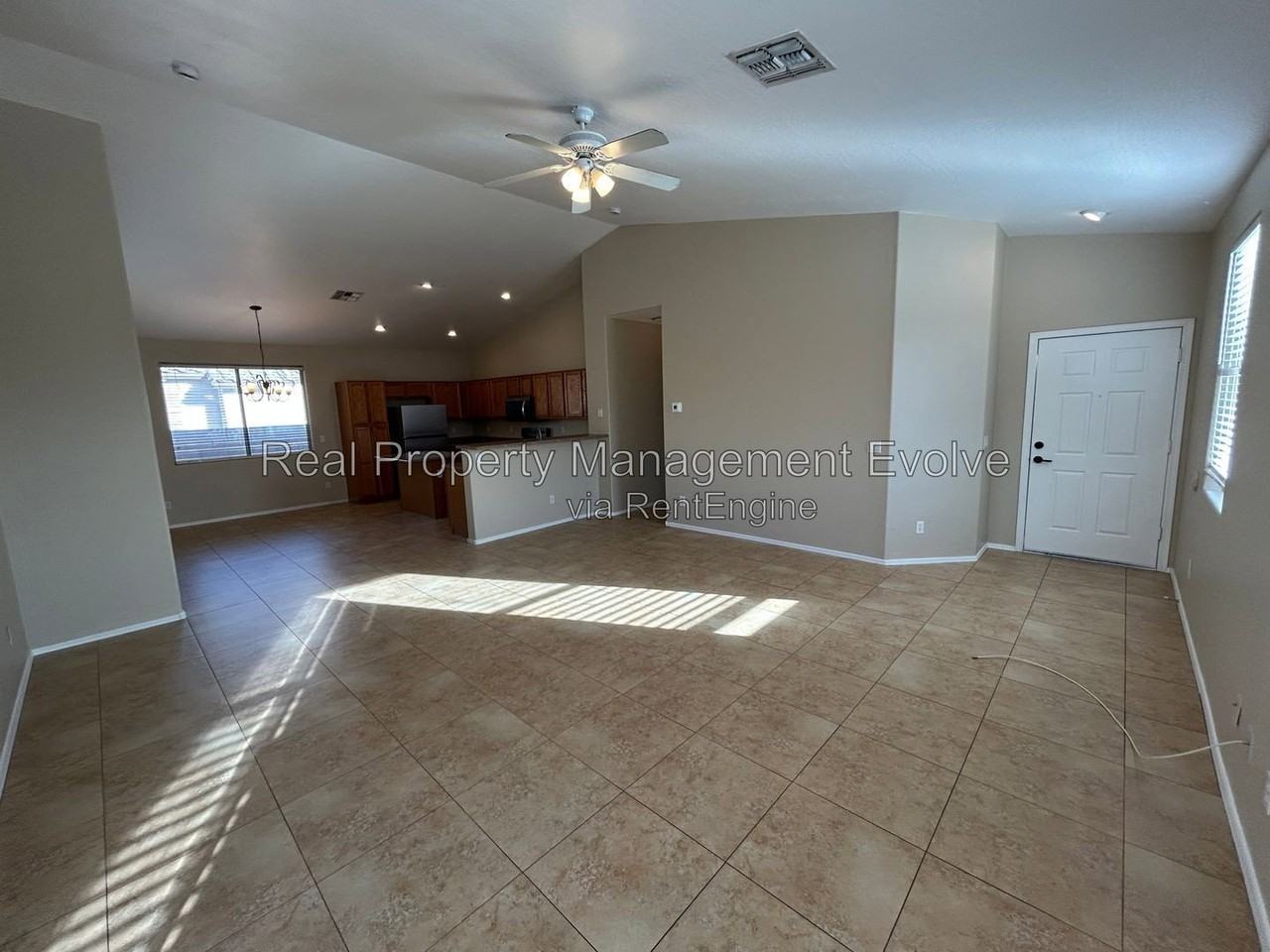 17052 W Nottingham Way - Photo 4 of 16