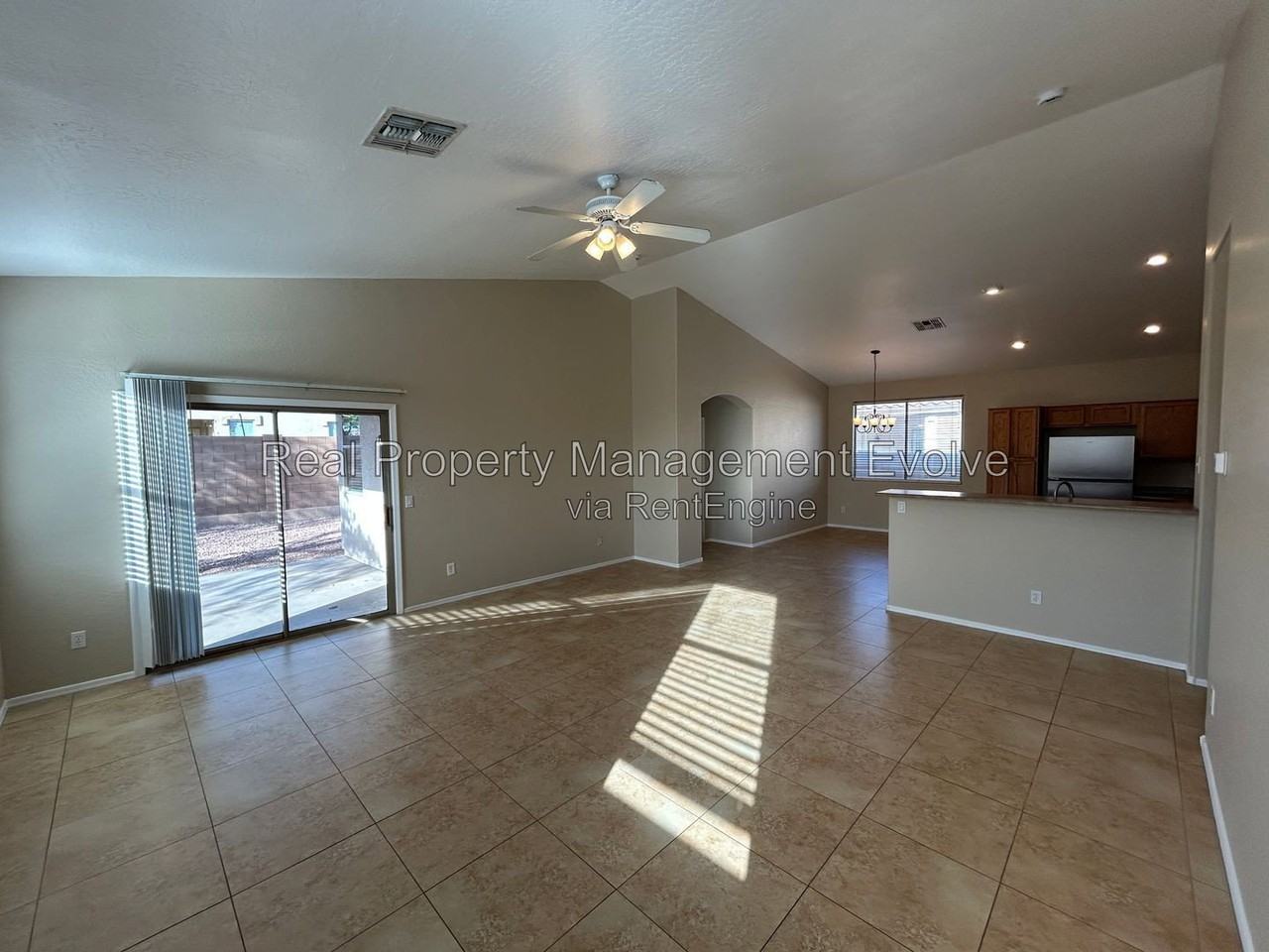 17052 W Nottingham Way - Photo 5 of 16